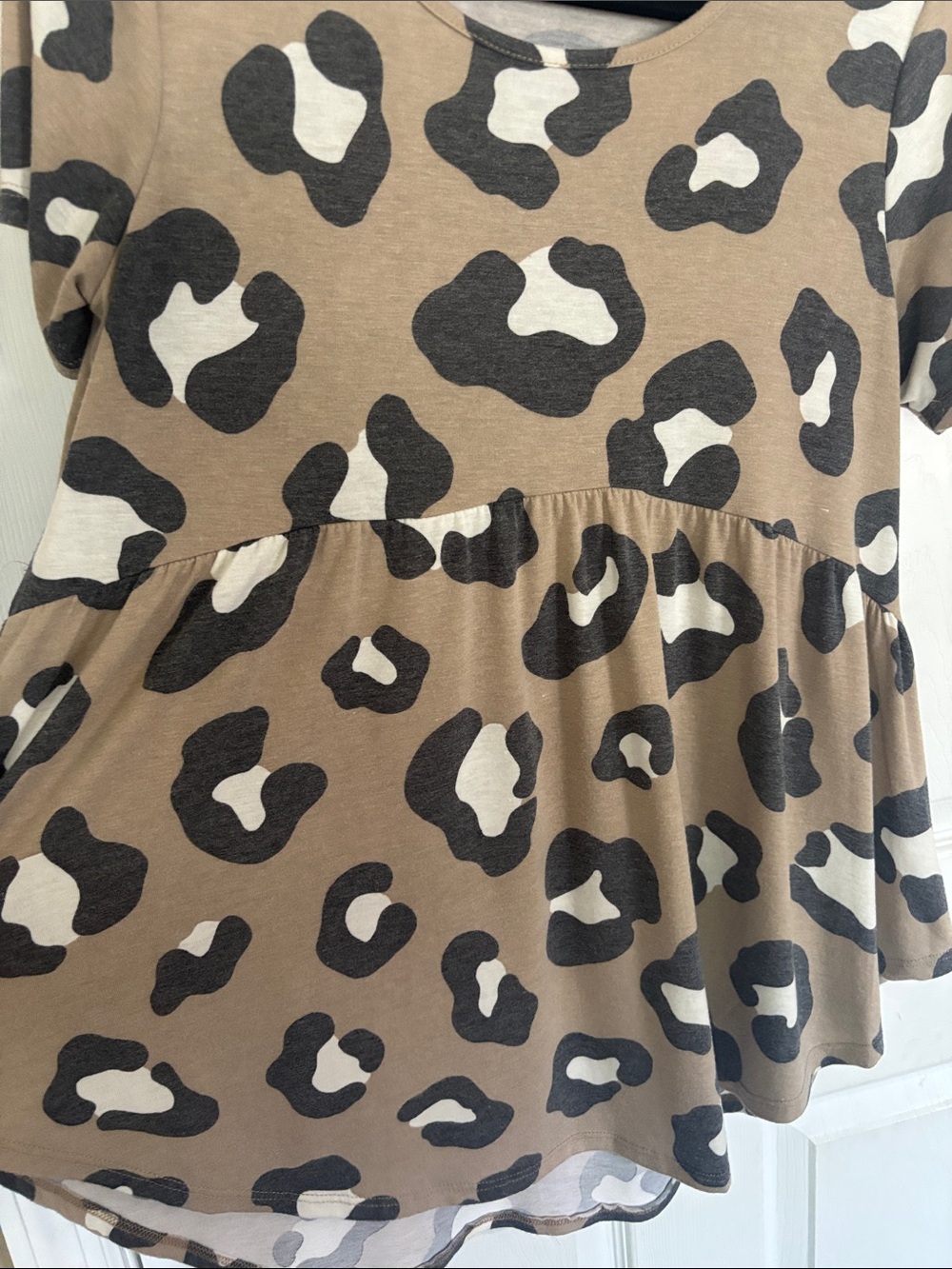 Hemish USA Tan Leopard Print Peplum Tunic Top - Picture 6 of 6